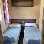 亦卡里托斯酒店 *