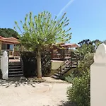 营地 亦卡里托斯酒店 *